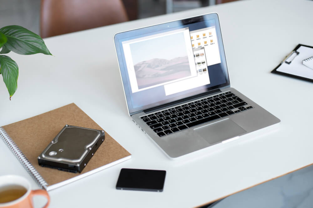 MacBook Air или MacBook Pro | Generator-online.com